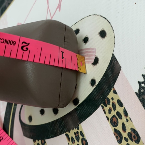 FREE BCBGMaxazria Eyeglasses Hardcase - Picture 8 of 8